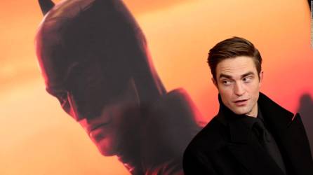 Robert Pattinson personifica al nuevo Caballero de la Noche.
