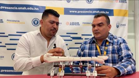 <b><span class=mln_uppercase_mln>Avance.</span></b> El ingeniero Franklin Estrada en entrevista con Presencia Universitaria.