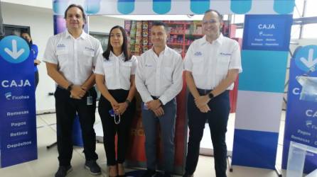 German Castañeda, Fabiola Martínez, Rodrigo Membreño y Leonel Rivas, ejecutivos que participaron en el evento de lanzamiento de la Caja Ficohsa.