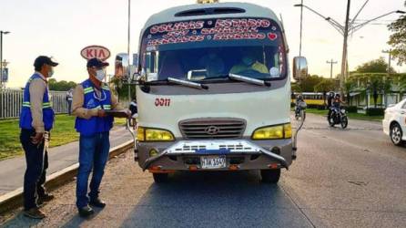 Los transportistas insisten que la tarifa actual se ha mantenido en los últimos diez años, por lo que ya es momento de actualizar los cobros.