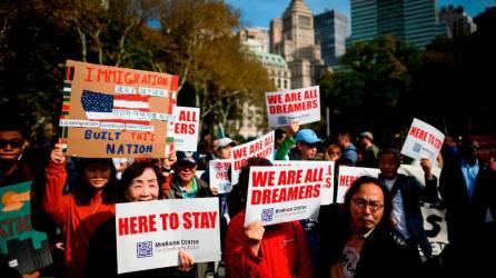 Manifestantes piden una reforma migratoria para los indocumentados en Estados Unidos.