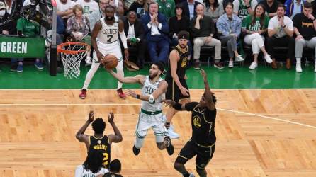 Los Boston Celtics adelantan en la serie y se ponen 2-1.
