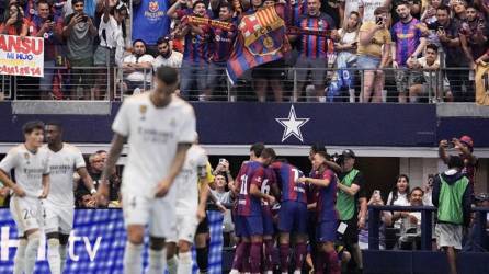 Barcelona baja de las nubes al Real Madrid tras golearlo en Dallas