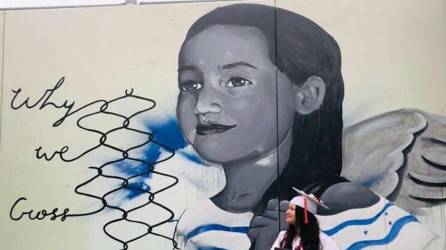 En el Maya Angelou Community High School, donde egresó Sánchez, eligieron su historia para plasmar un mural en honor a los migrantes.