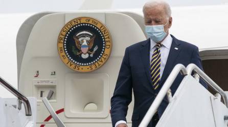 El presidente de los Estados Unidos, Joe Biden, llega a la Base de la Fuerza Aérea de Dover en Delaware.