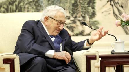 Exsecretario de Estado estadounidense Henry Kissinger durante una reunión en el Ministerio Relaciones Exteriores de China en el Gran Palacio del Pueblo, en Pekín (China).