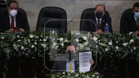 Momento en que Luis Redondo brindaba su discurso como parte de la primera legislatura.