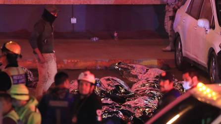 Fotografía de los cuerpos de migrantes fallecidos durante un incendio en las instalaciones del Instituto Nacional de Migración (INM), la noche del 27 de marzo de 2023, en Ciudad Juárez.