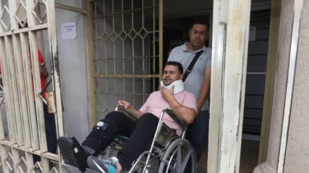 El exfutbolista hondureño Rubén Matamoros se presentó a los tribunales para presenciar la audiencia inicial en contra del conductor que provocó el accidente donde murieron su esposa Yeni Reyes e hijo Josué.
