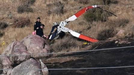 Autoridades investigan el accidente de dos helicópteros en Los Ángeles.