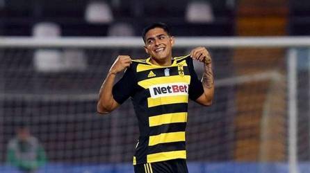 Luis Palma celebrando su golaz contra el Levadiakos en la Copa de Grecia.