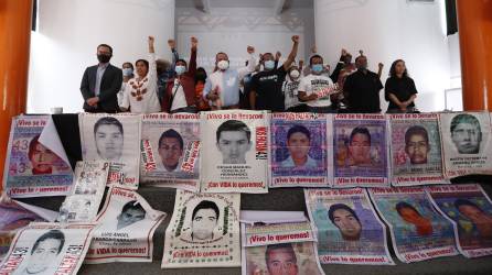 Familiares de los 43 estudiantes desaparecidos se mostraron indignados con las autoridades tras un nuevo informe del grupo de expertos de la CIDH que reveló la intervención del Ejército en la investigación.