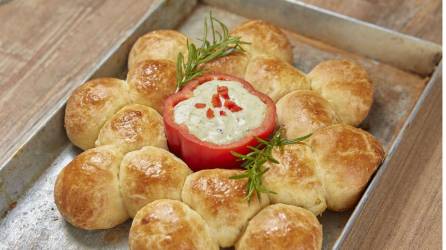 Bollos y dip de zucchini.