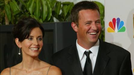 Courteney Cox y Matthew Perry en una foto de archivo.