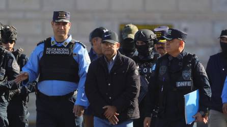 Bajo un fuerte resguardo policial fue extraditado este jueves el exdiputado hondureño, Midence Oquelí Martínez.