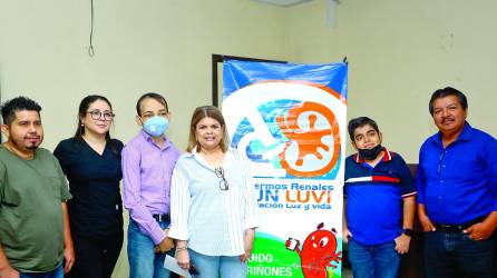 Pacientes que se han practicado trasplante de riñón y sus familias asistieron al lanzamiento de la Semana del Riñón en el Catarino Rivas. Foto: Moisés Valenzuela.