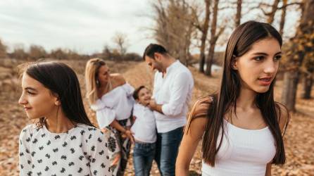 Muchos padres no son conscientes de los celos entre hermanos o quizá los ignoran, pensando que así desaparecerán; esto es un error.