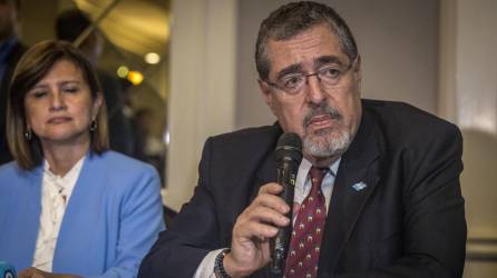 - El presidente electo Bernardo Arévalo, participa durante una conferencia de prensa hoy en Ciudad de Guatemala (Guatemala).