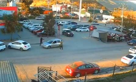 Video del momento en que matan a conductor en un estacionamiento