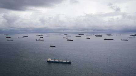 Unos 130 buques están a la espera de cruzar el canal de Panamá, muchos de ellos graneleros y gaseros que no pudieron hacer una reserva.