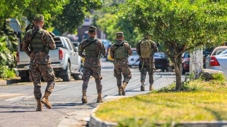 Las fuerzas de seguridad salvadoreñas libran una guerra contra las pandillas.