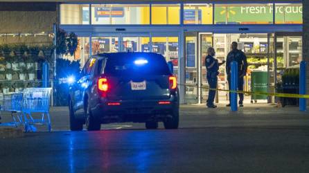 Un empleado de la cadena de supermercados Walmart mató a tiros a seis personas en un local en el este de Estados Unidos y luego se suicidó, dijo la policía el miércoles, en el segundo tiroteo masivo en el país en cuatro días.