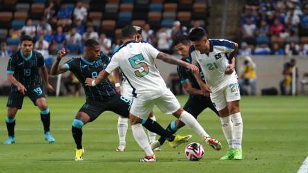 Las selecciones de Honduras y El Salvador ya disputan el primer tiempo del amistosos en el Shell Energy Stadium.