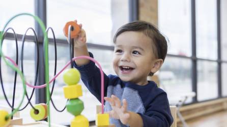 El reto es diseñar dinámicas y actividades manuales que incentiven a los niños hacia este espacio de conocimiento y creación.