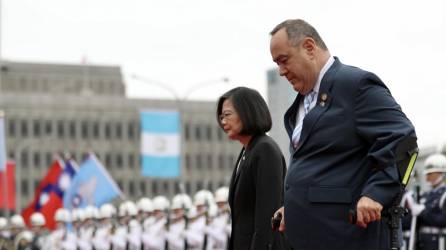 La presidenta de Taiwán, Tsai Ing-wen, y el de Guatemala Alejandro Giammattei.