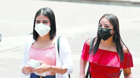 Usar mascarilla y alcohol evitará más contagios.