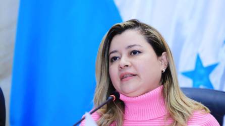 La diputada Linda Donaire durante la presentación de proyecto de decreto.