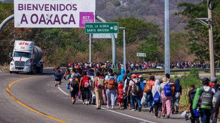 Más de 3,000 migrantes se reagruparon para avanzar hacia Estados Unidos en una nueva caravana.