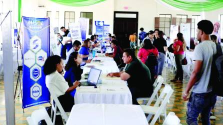 <b>En plaza Las Banderas se realizó a finales de 2023 una feria de empleo con apoyo del CDE Valle de Sula.</b>