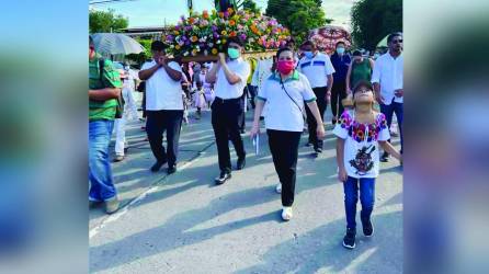 <b>Durante un año la imagen de la virgen peregrinó por todas las comunidades de la parroquia.</b>