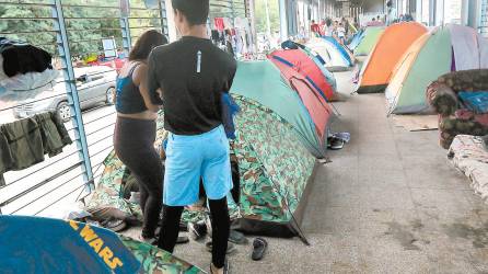 <b><span class=mln_uppercase_mln>Situación.</span></b> Un grupo de migrantes se instaló en meses pasados en el fallido Trans-450 en la capital, pero ya fueron desalojados.<span class=mln_uppercase_mln> </span>