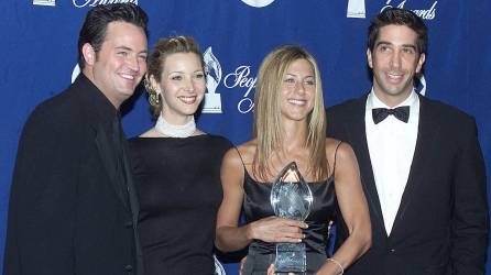 Los actores Matthew Perry, Lisa Kudrow, Jennifer Aniston, y David Schwimmer en una imagen del año 2000.