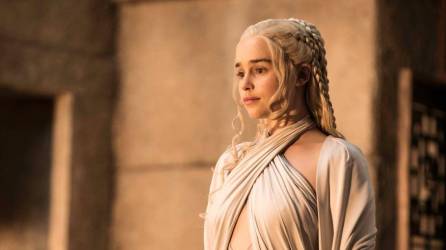 En 2019, Emilia Clarke reveló que había sobrevivido a dos aneurismas cerebrales en 2011 y 2013 que le obligaron a someterse a tres operaciones en secreto mientras grababa la serie ‘Juego de tronos’.