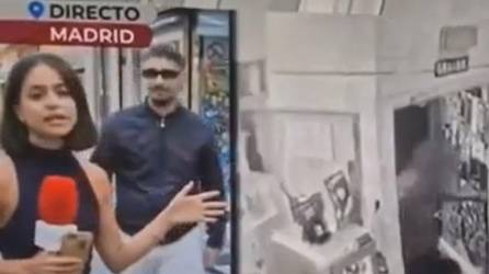 Video: Hombre manosea a periodista cuando transmitía en vivo