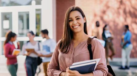 En un mundo cada vez más competitivo y globalizado, la UTH pone a disposición su programa de Becas Internacionales para que sus estudiantes y docentes puedan acceder a una educación de alto valor.