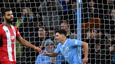 Julián Ávarez anotó en la victoria del Manchester City por la Premier League.