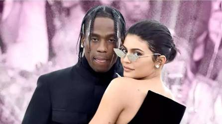 Fotografía de Kylie Jenner y Travis Scott.