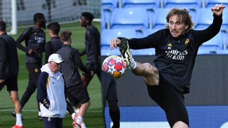 Real Madrid llegó este martes a Inglaterra y de inmediato entrenaron para quedar listos para el duelo.