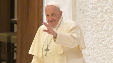 El papa Francisco celebró hoy su 87 cumpleaños con una “fiesta circense” en el Aula Pablo VI del Vaticano en la que hubo tarta y contó con la compañía de los niños y sus familias de un hospital pediátrico de la Santa Sede.