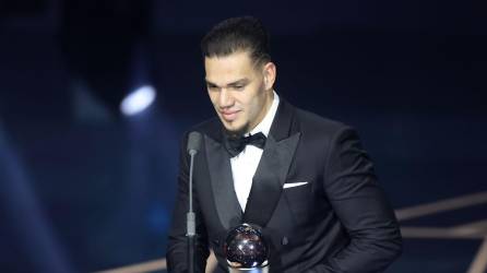 El brasileño Ederson conquistó el premio The Best al mejor portero del mundo en 2023.