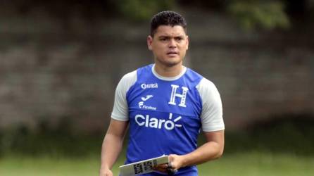 Luis Alvarado ya empieza a estudiar a los rivales que enfrentará Honduras en el Mundial Sub-20 de Argentina.