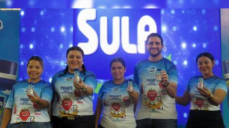 El equipo de Lacthosa durante la presentación del nuevo yogurt Sula Kid.