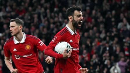 Bruno Fernandes marcó dos goles para la remontada del Manchester United contra el Fulham.