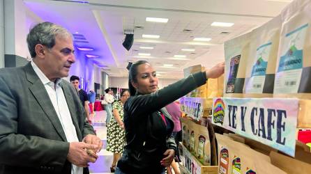 <b>El presidente de la Cámara de Comercio e Industrias de Cortés, Karim Qubain, realizó una visita al Bazar del Sábado, proyecto que seguirá apoyando durante su gestión.</b>