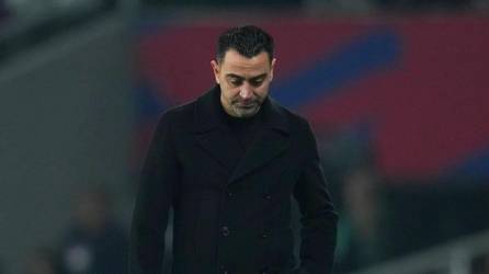 Xavi Hernández, cabizbajo en la derrota del Barcelona contra el Villarreal.