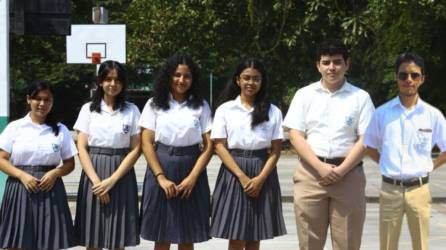 De una población estudiantil de cerca de 4,000 estudiantes, seis jovencitos son los que destacan con el más alto índice académico en el insigne colegio sampedrano, José Trinidad Reyes (JTR).